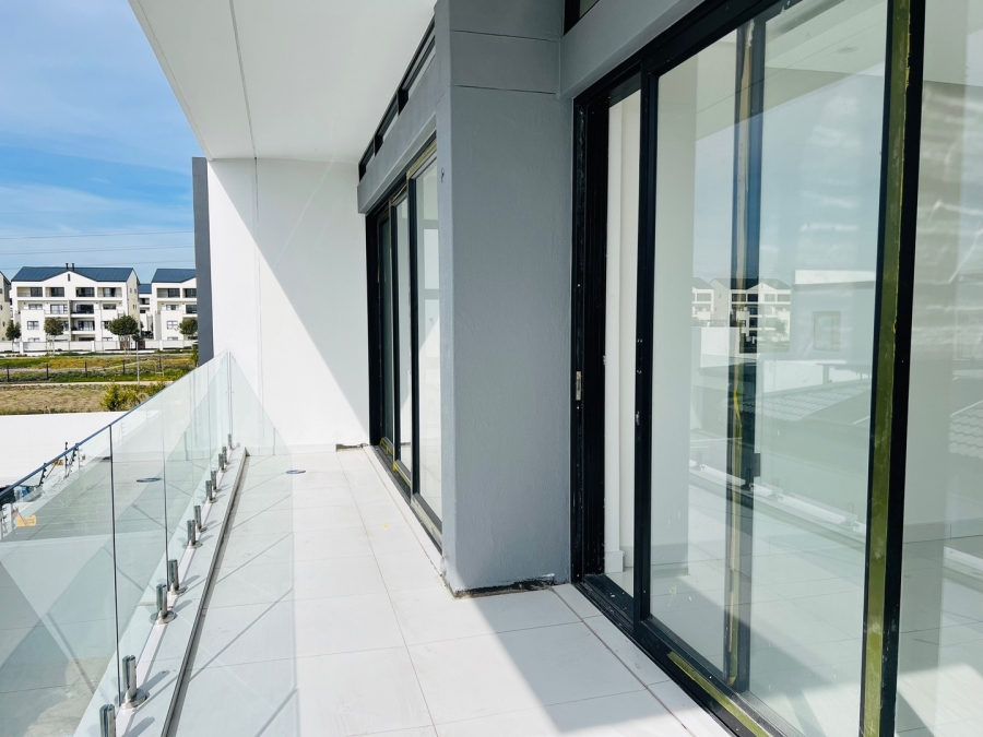  Bedroom Property for Sale in Sandown Western Cape